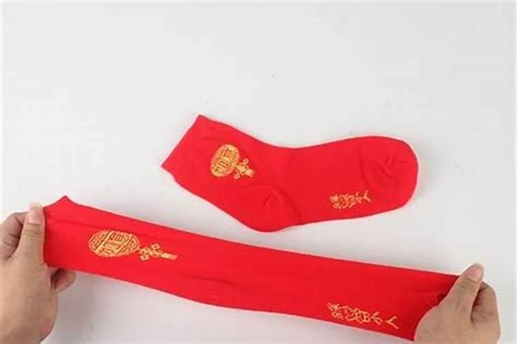 不是本命年可以穿红色的袜子吗