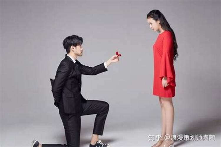 梦见给婆婆下跪求婚