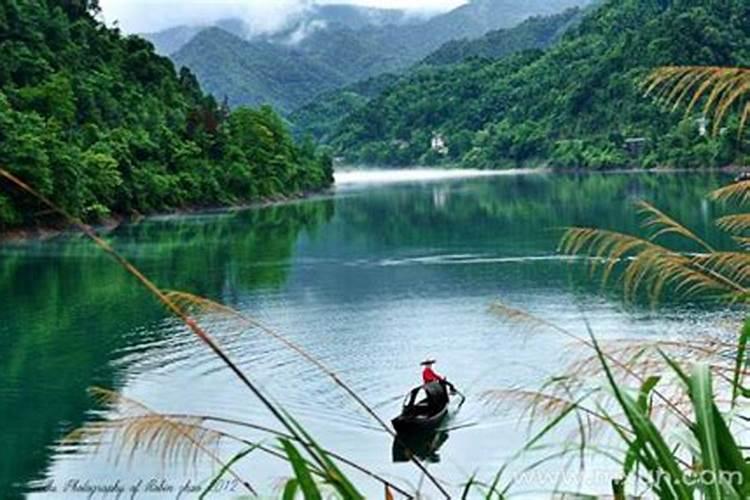 女人梦见浑浊水在流动是什么意思